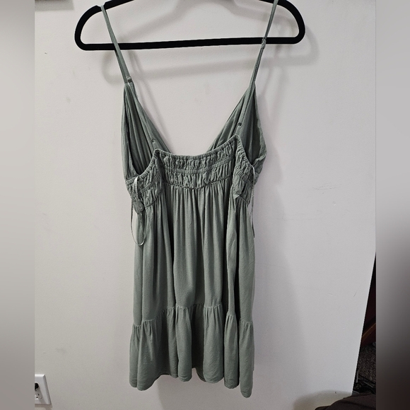 Olive green older areopostale ruffled hem open back dress sz. M - Picture 7 of 10
